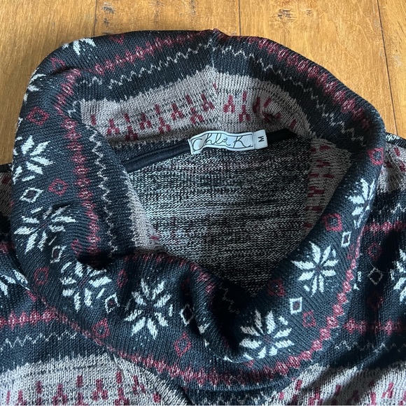 Slight Cropped Cowl Neck 3/4 Sleeve Sweater with Snowflake Pattern - Picture 2 of 6